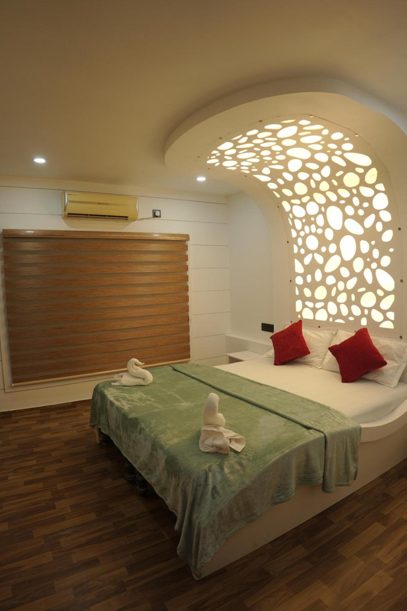 Hotel Vaishnav Tours Alappuzha Exterior foto