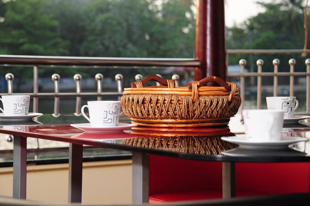 Hotel Vaishnav Tours Alappuzha Habitación foto