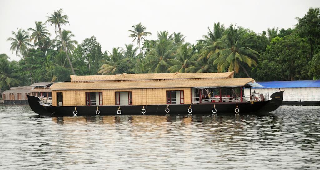 Hotel Vaishnav Tours Alappuzha Habitación foto